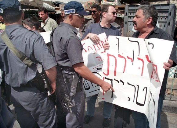 IsraeliPeaceActivistsHebron1998.jpg