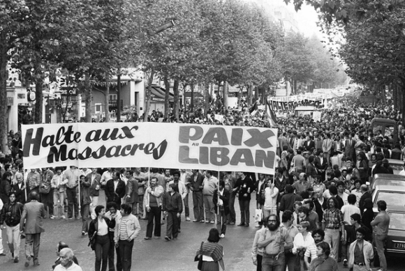 Manifestation contre le massacre de Sabra et Chatila 20 septembre 1982 Paris.jpg